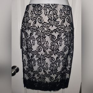 Lyssé black and white lace skirt size small